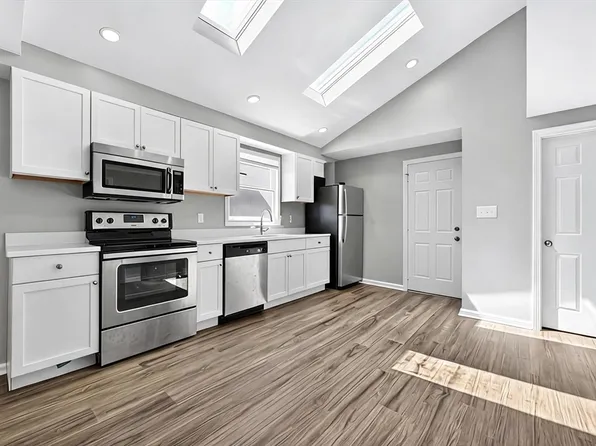 394 Rantoul St APT 3, Beverly, MA 01915