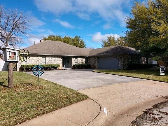 2nd image of 2314 Brook Hollow Dr