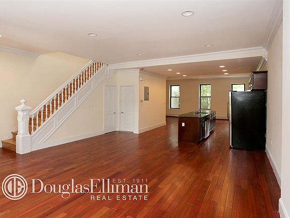 2nd image of 472 Marion St #2