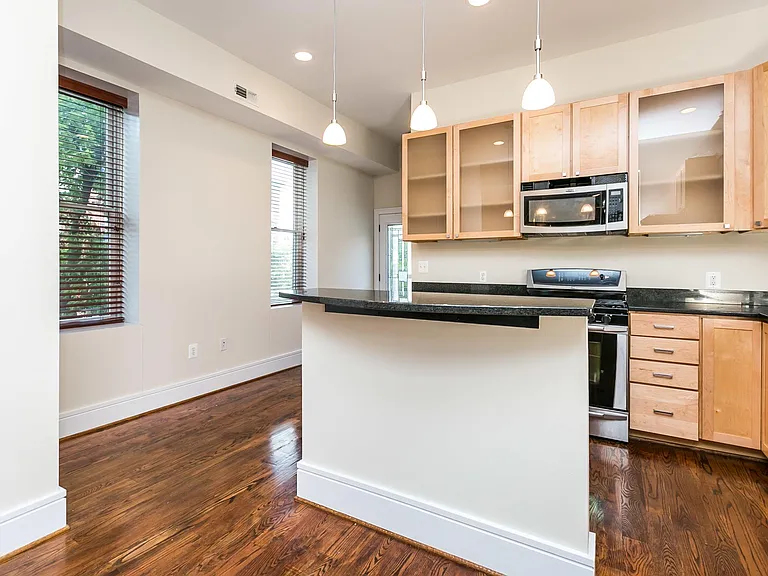 2201 E Fairmount Ave #A — Photo 17