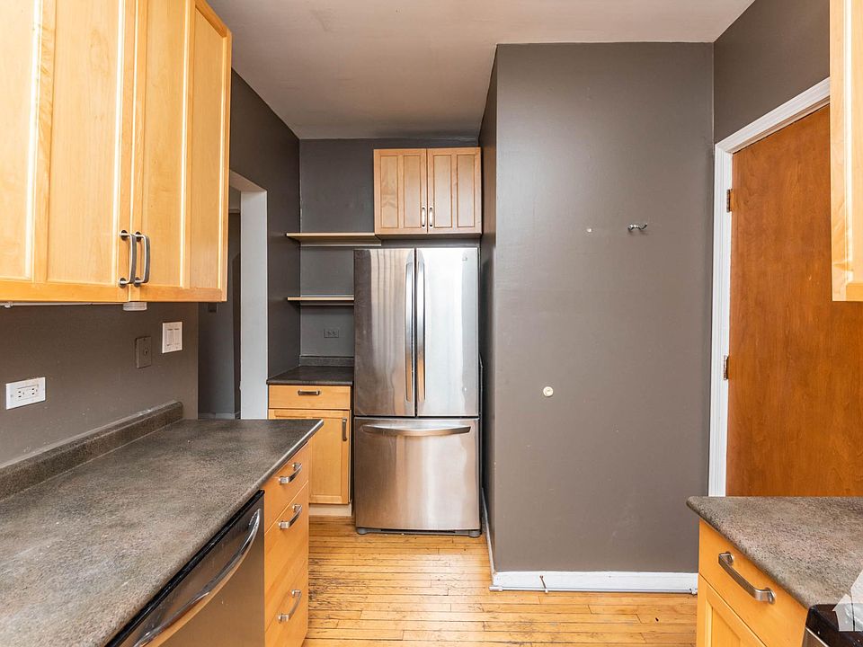 1st image of 4017 N Clarendon Ave #2S