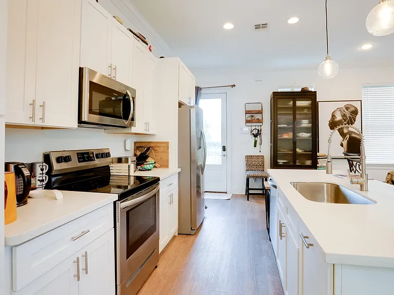 2107 Erato St — Photo 9