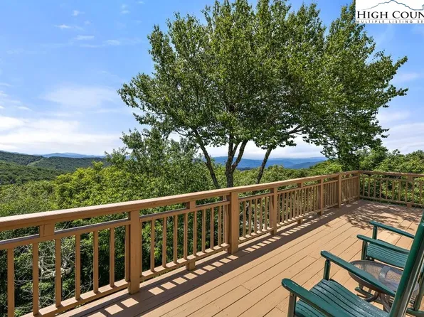 302 N Pinnacle Ridge Road, Beech Mountain, NC 28604