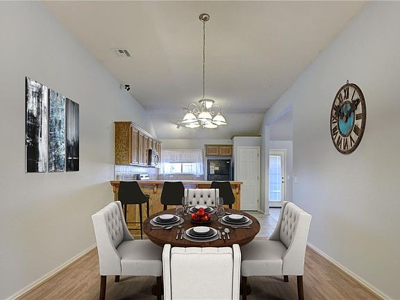 4th image of 21795 Pioneer Cir
