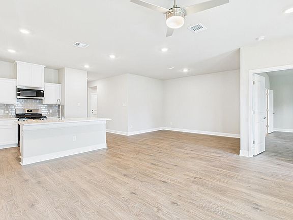 3rd image of 113 Eden Ridge St