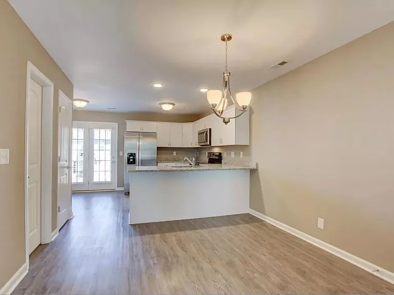 212 Alexander Blvd — Photo 5
