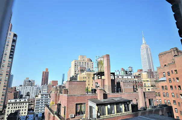 Rented by Manhattan Realty Group | media 3