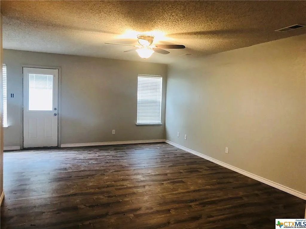910 Tanner Rd — Photo 3