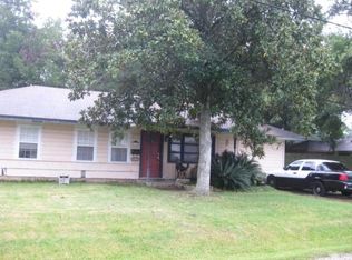 6975 Hansen Blvd, Groves, TX 77619