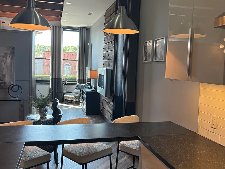 12 King St W #1 — Photo 11