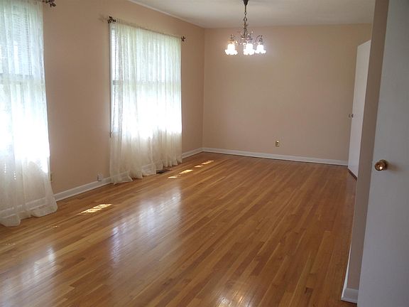 5th image of 13444 Columbia Hwy