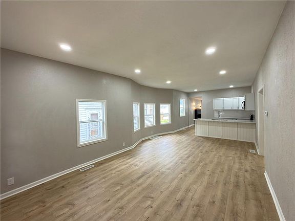 3rd image of 2610 Sacramento St