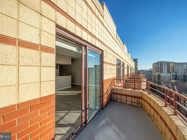 2400 Clarendon Blvd #Penthouse 12 — Photo 27