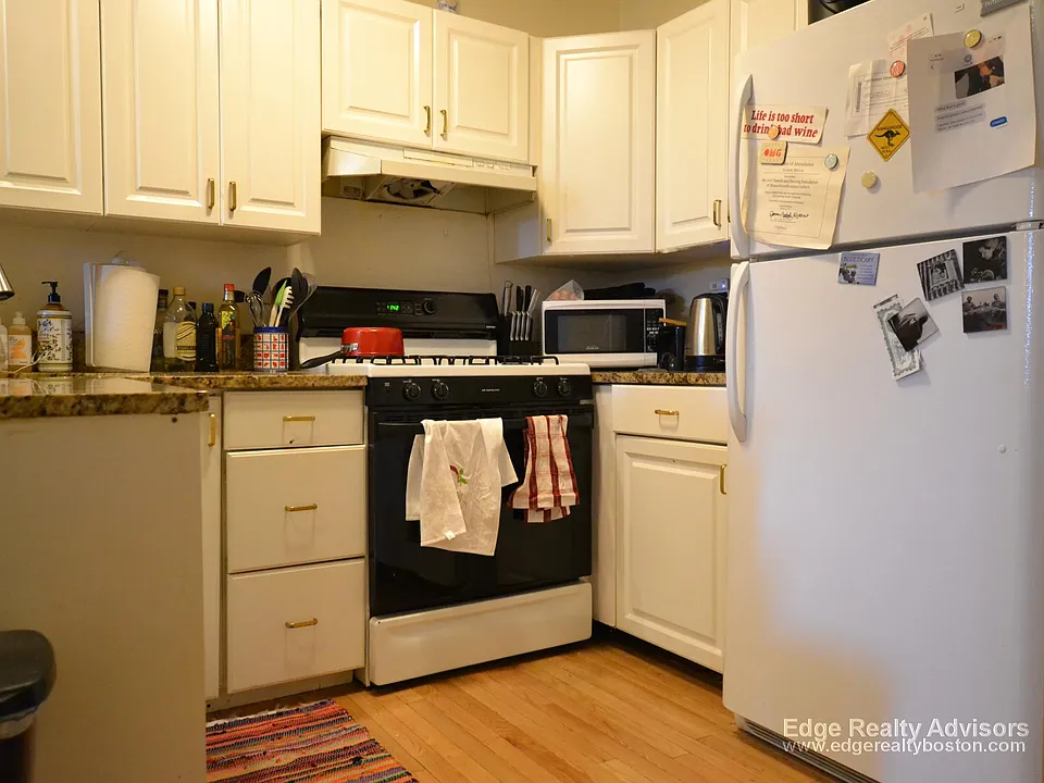 318 Saint Paul St #5