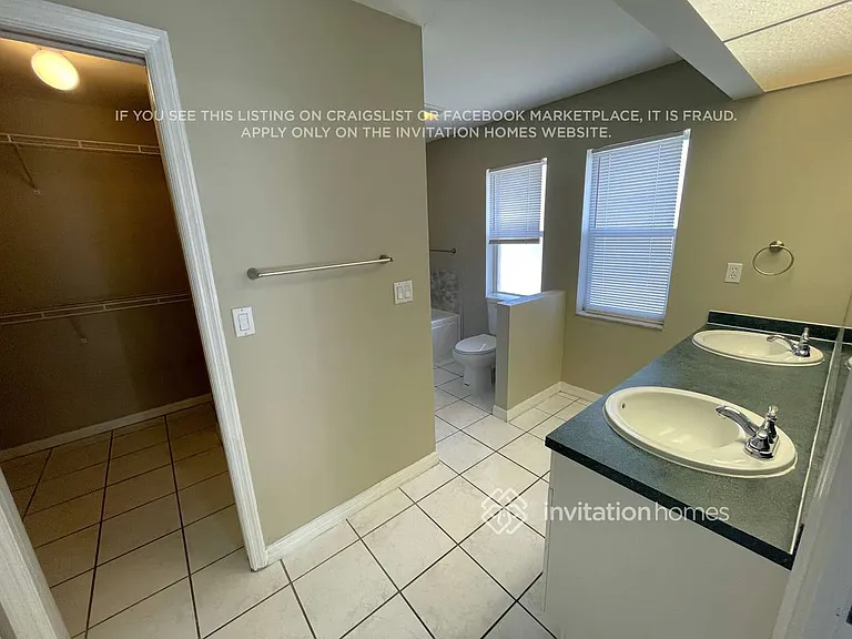 4228 SW 15th Pl — Photo 12