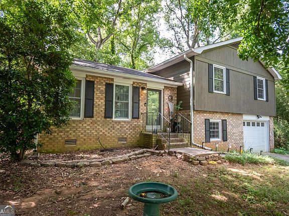 2nd image of 210 Tall Tree Rd