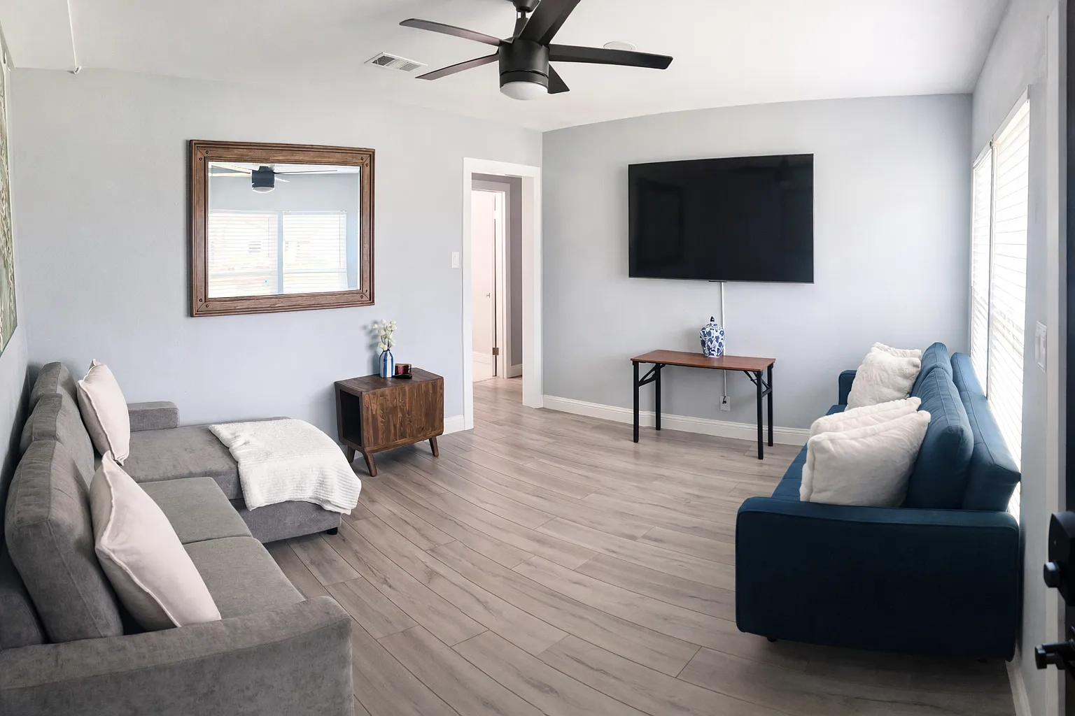 3 bed, 1050 sqft, $2,500 — Photo 2