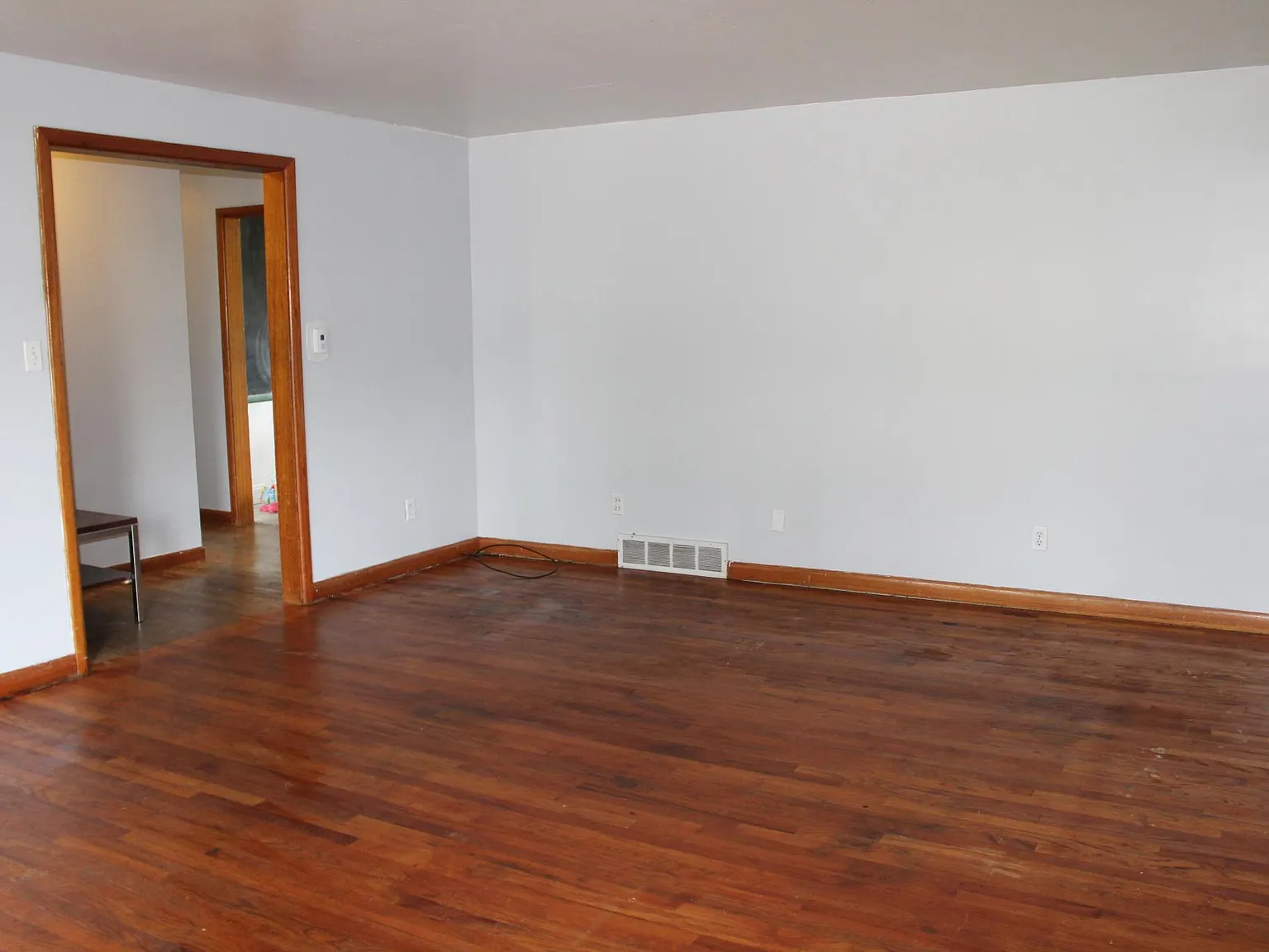 5 bed, 1234 sqft, $2,100 — Photo 3