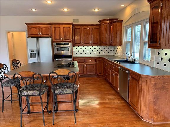4th image of 1601 Hampshire Ct