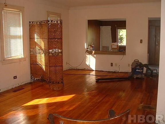 3rd image of 842 N Countyline St