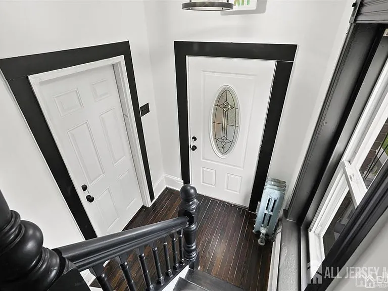 416 Main St — Photo 3