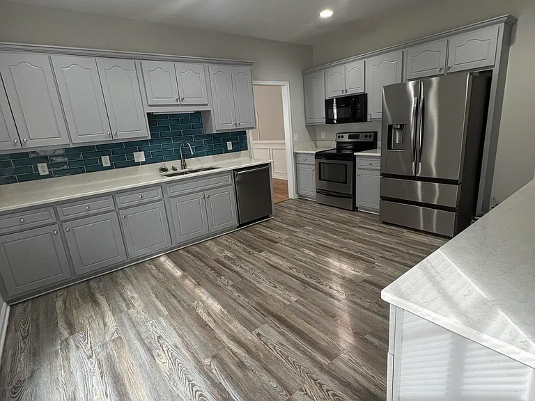 2021 Dundee Way — Photo 4