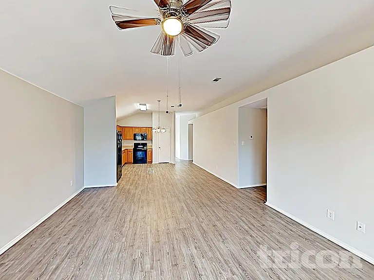 1015 James Donald Ln — Photo 2