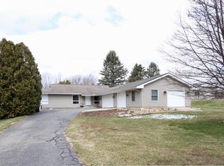 213 Deer Run Dr, Plainwell, MI 49080