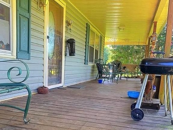 3rd image of 2058 Jefferson Rd