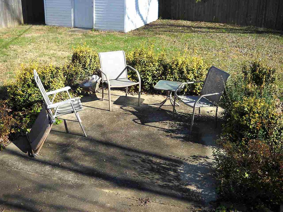 2nd image of 2418 Seneca Ln