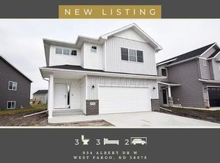 934 Albert Dr W, West Fargo, ND