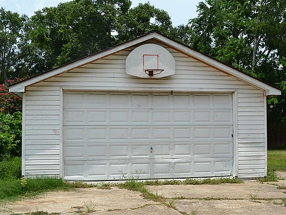 Detached Garage