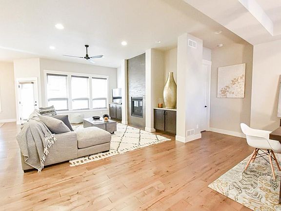 3rd image of 5534 Terracina Pl