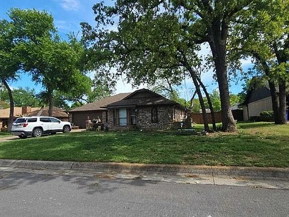 5th image of 116 NE Shady Oaks Dr