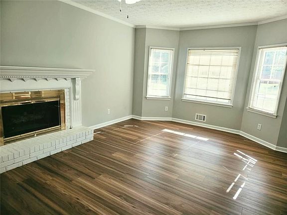 3rd image of 850 Springtime Dr