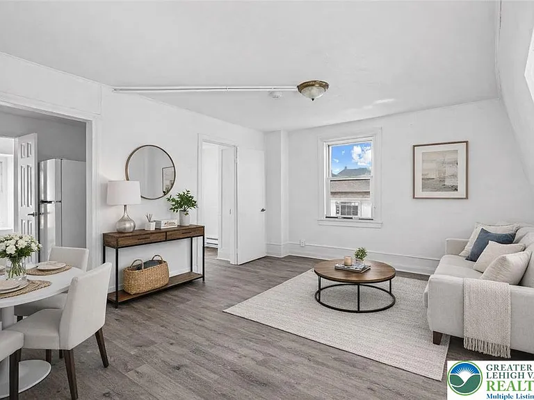 1113 Ferry St #3 — Photo 4
