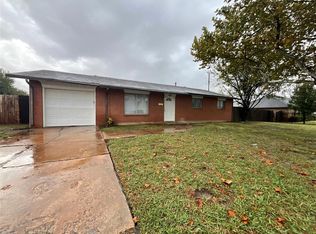 837 NW 19th St, Moore, OK 73160