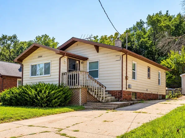 2004 E 33rd St, Des Moines, IA 50317