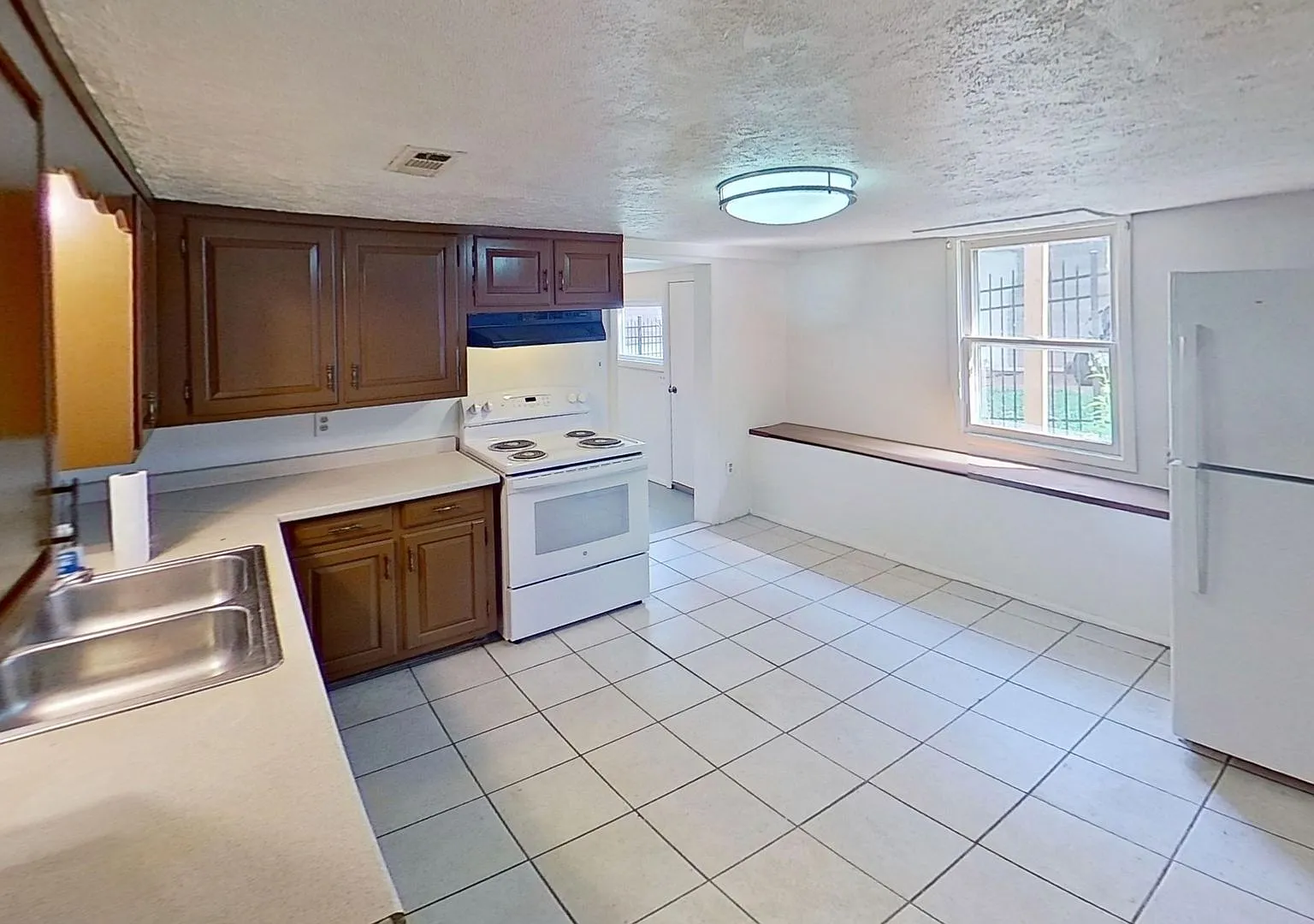 One Bedroom Apartment w/ Office Space — Photo 3