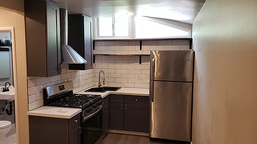 225 N Cloverdale Blvd Photo 1