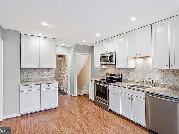 3rd image of 3236 Cambridge Ct