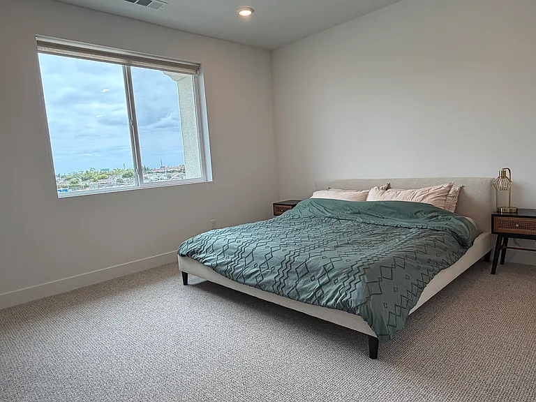 Master bedroom (king size bed shown)