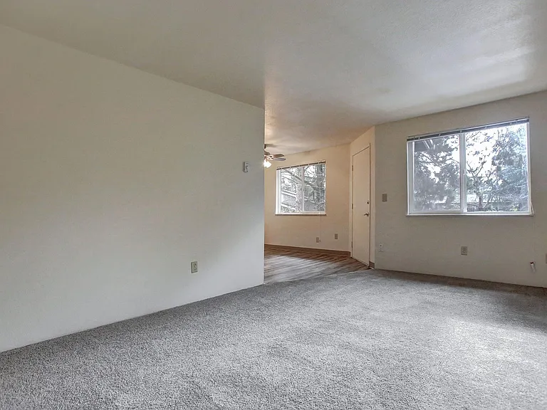 Highland Hills Apartments — Photo 17