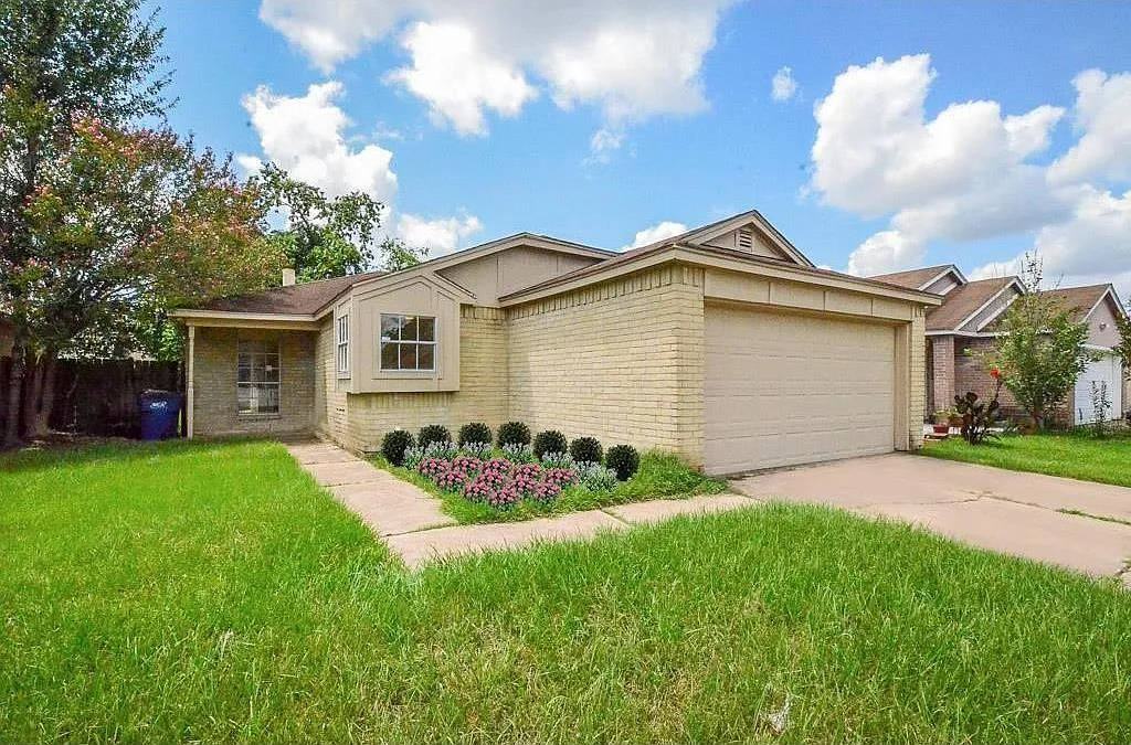 3 bed, 2.0 bath, 1230 sqft, $1,625 — Photo 1