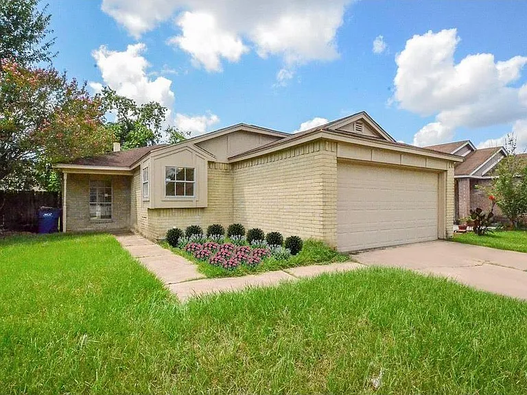 7611 Shaddock Dr — Photo 1