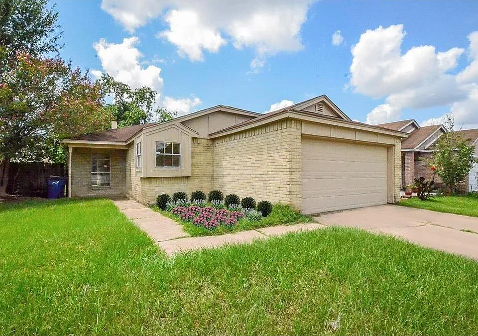 7611 Shaddock Dr