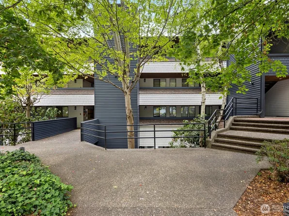 3055 80th Avenue SE #107, Mercer Island, WA 98040