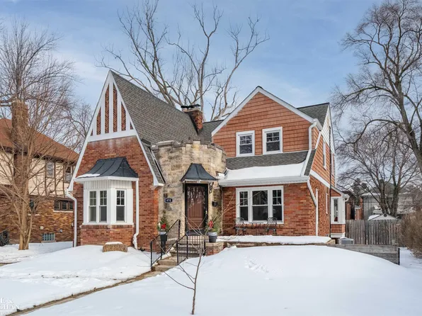 970 Lakepointe St, Grosse Pointe Park, MI 48230