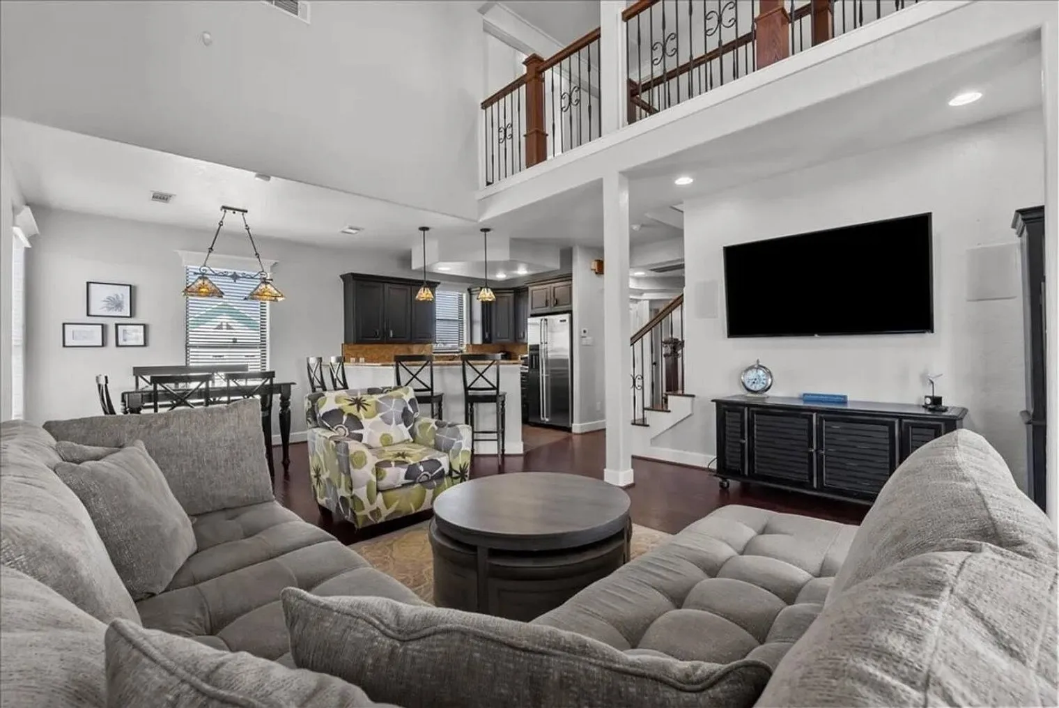 4 bed, 2.0 bath, $3,470 — Photo 4