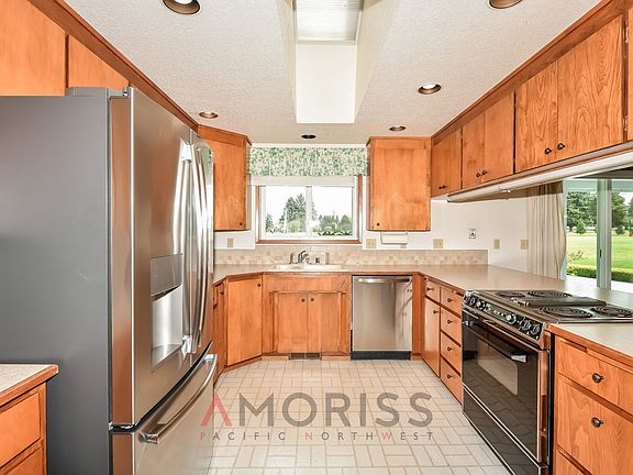 2nd image of 5040 Oakmont Pl SE